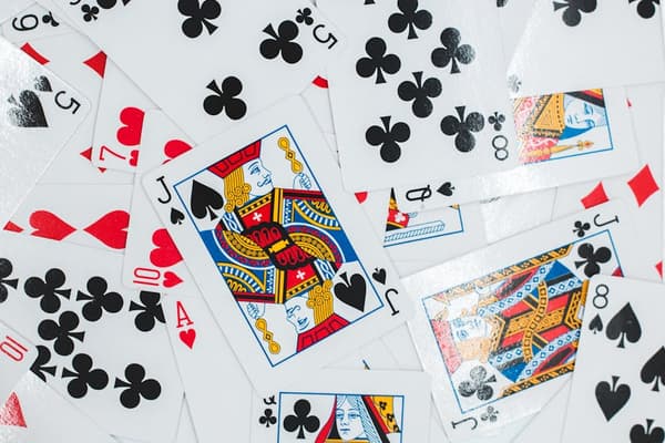 Chase the Ace - 3-10 players