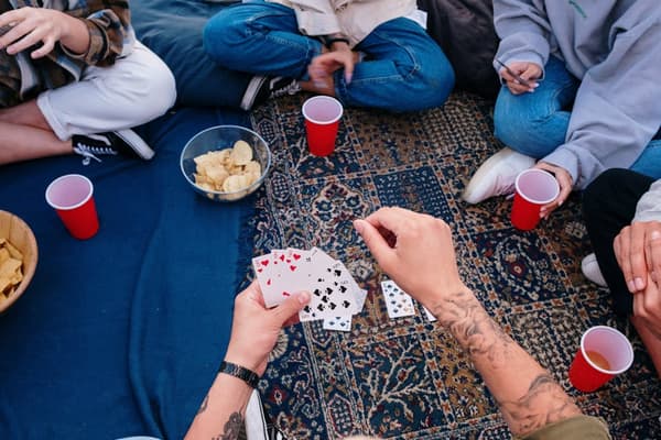 Pig (Card Game) - 3-13 players